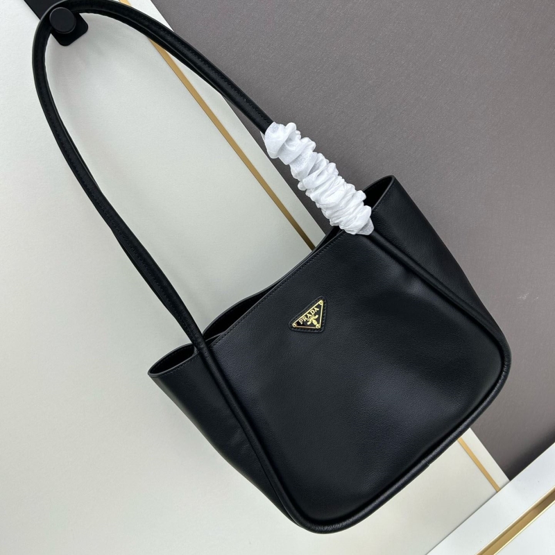 Pra*a shopping bags